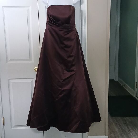 David's Bridal Brown Satin Gown with Side Drape and Brooch Sz 8 Style 8567 EUC - Picture 1 of 12